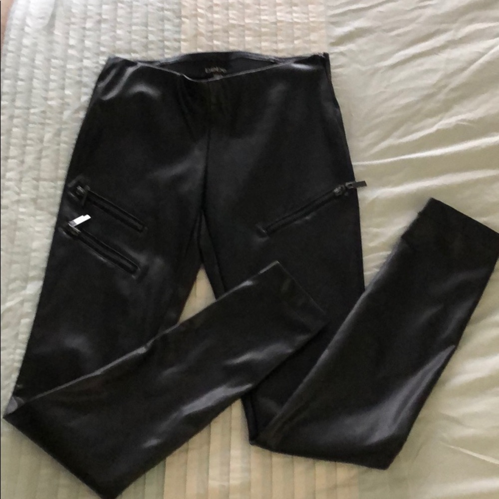 BNWOT Black Bebe pants size 00